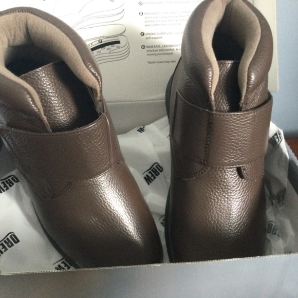 DREW Men’s Big Easy Velcro Pebbled Leather Boots..new in box main image 4